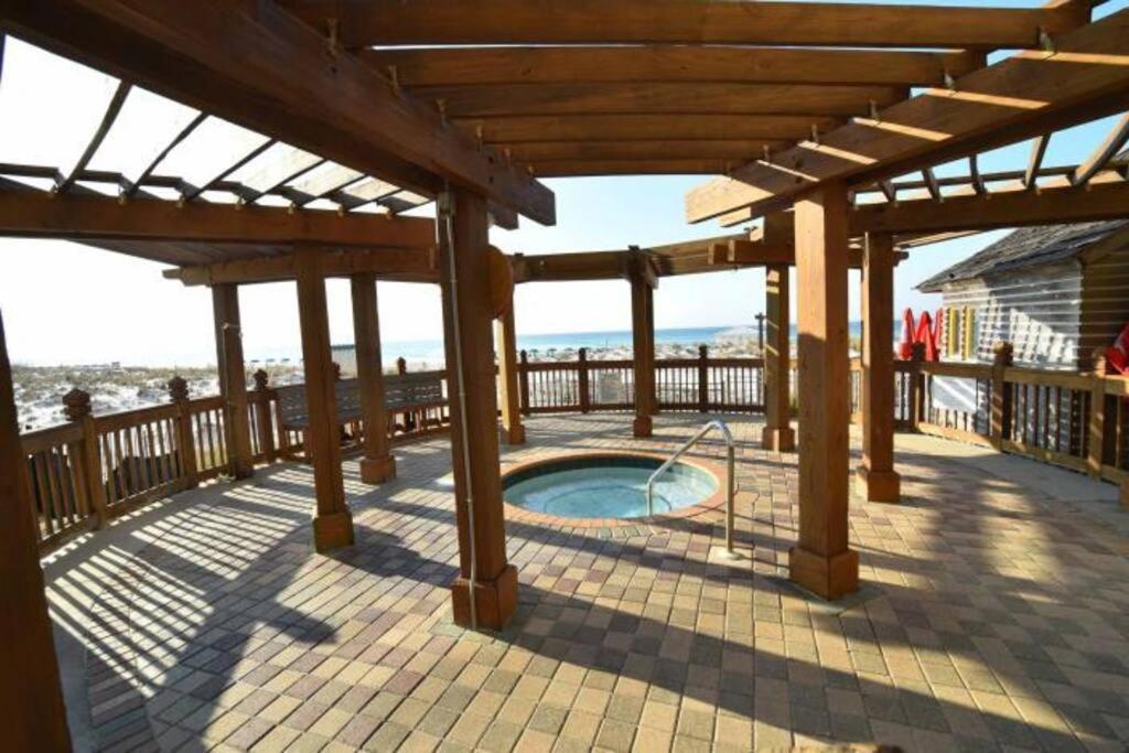 Pelican Beach Resort-Walkout Unit-On The Beach Destin Exterior photo